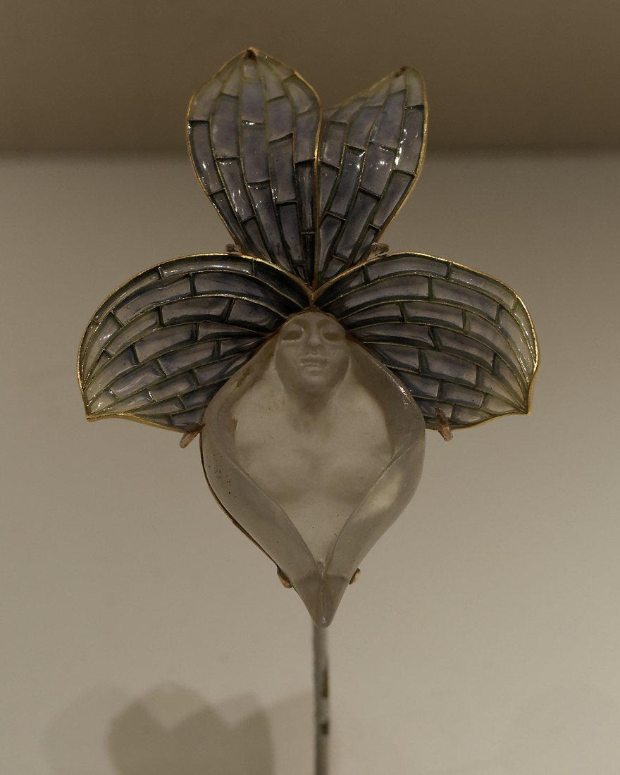 An orchid pendant by René Lalique in carved horn and glass